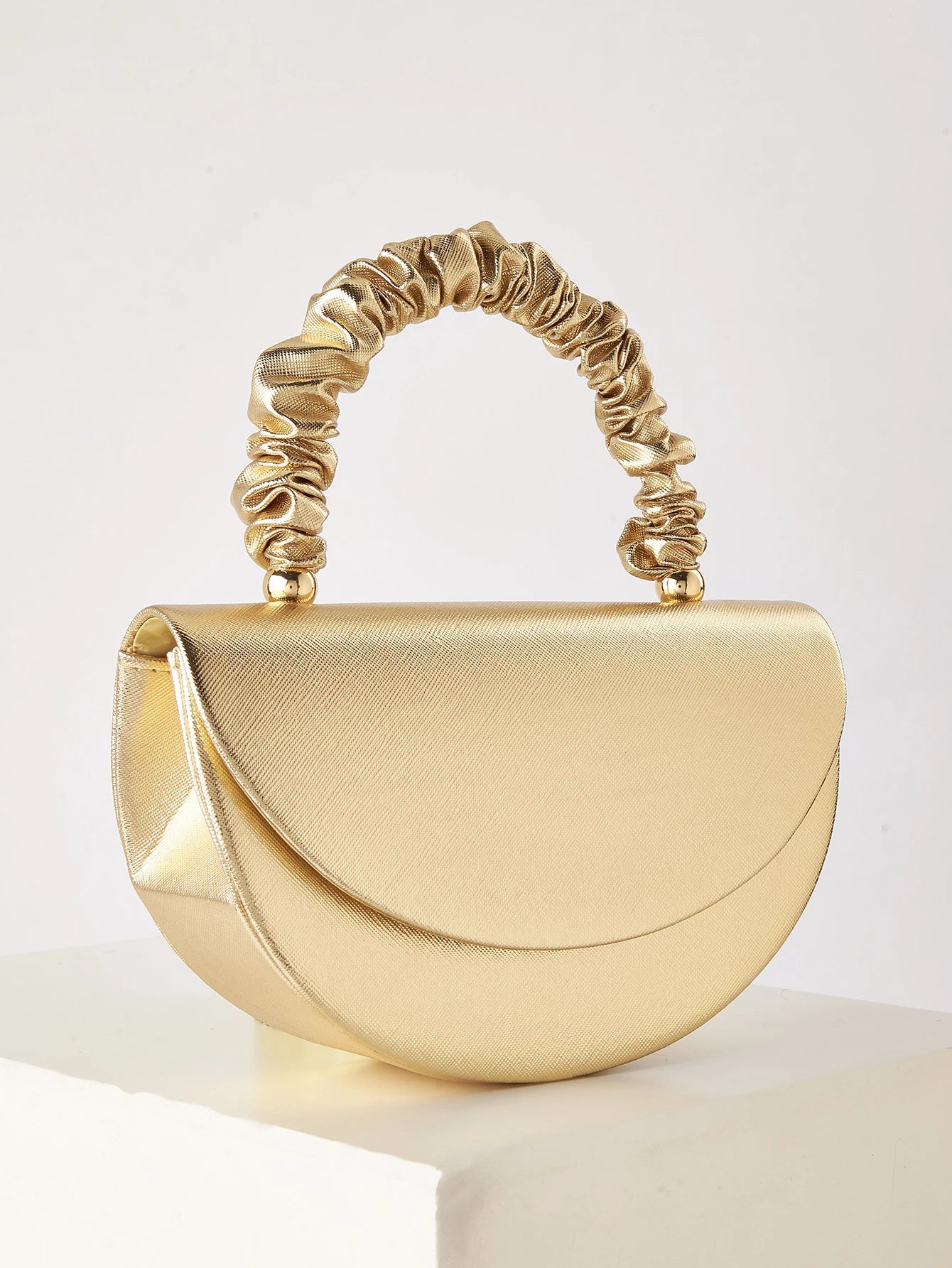 Beautiful and shiny pleated clutches and evening bags, bridal wedding clutches are suitable for attending banquets and parties.